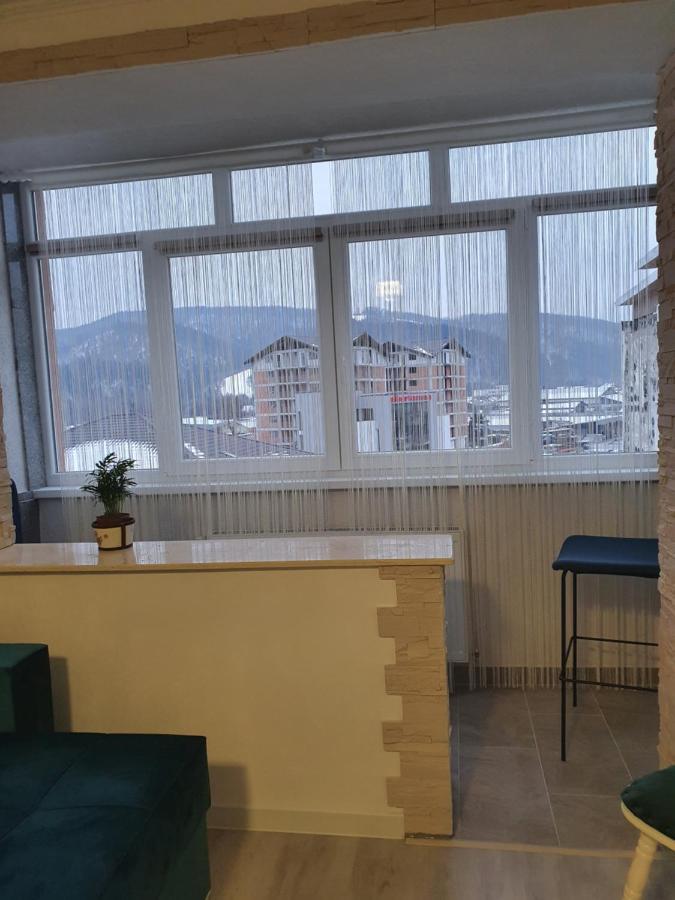 Apartament Tiron In Centru Orasului Гура Хуморулуй Екстериор снимка