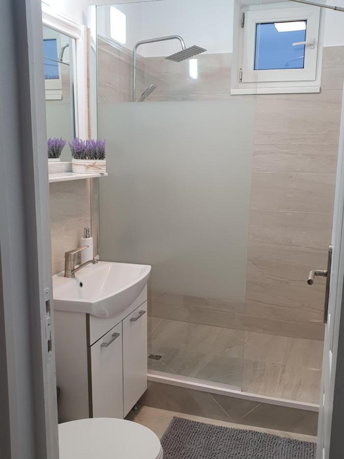 Apartament Tiron In Centru Orasului Гура Хуморулуй Екстериор снимка